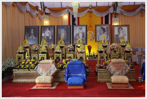 ﻿กรมบังคับคดีร่วมพิธีมหามงคลบำเพ็ญพระราชกุศลอุทิศถวายรัชกาลที่ 4 รัชกาลที่ 5 รัชกาลที่ 9 และสมเด็จพระศรีนครินทราบรมราชชนนี และเจริญพระพุทธมนต์ถวายพระพรชัยมงคลสมเด็จพระนางเจ้าสิริกิติ์ พระบรมราชินีนาถ 